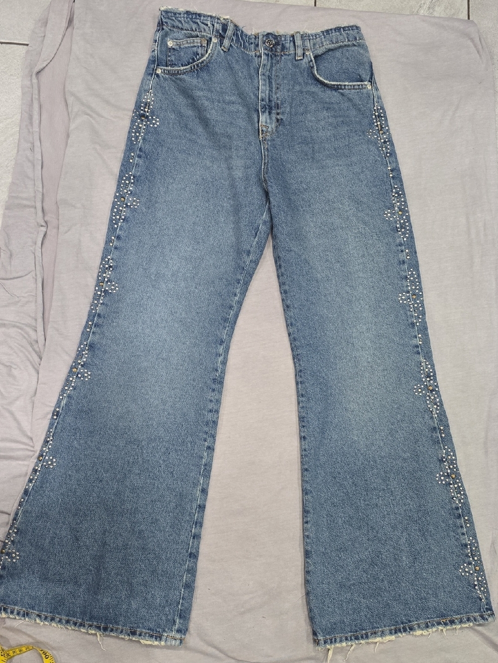 BDG Light Blue Wide-Leg Jeans with Side Stud Detail ( Small hole at the back )